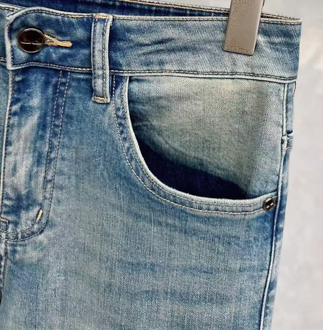 LP's latest 2036 spring and summer new casual jeans for men! Heavy duty washed jeans! Customized fabrics are softer and more comfortable than ordinary denim fabrics! Ultra-heavy industrial washing process and dual-process washing. The entire pair of pants has a comfortable hand feel, and the level of fineness and breathable effect are top-notch. All hardware brand logos are custom-made, and the materials are selected with the best attributes. A good pair of jeans, the focus is on the fabric! The elasticity of the fabric is very good and the comfort is great! The fabric density is very high! ! The imported texture is very powerful! The low-key design style is simple and elegant! 28-38 (no 37)